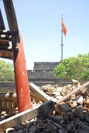 Di tích Phu Văn Lâu Huế bất ngờ bị sập một góc - 5 Phu Văn Lâu ở mặt nam ngoài Kinh thành, trước Kỳ đài và Ngọ Môn