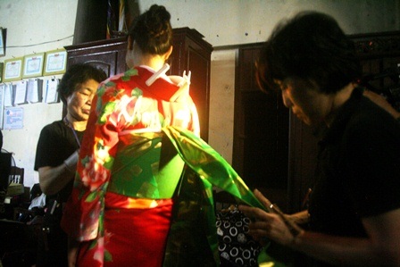 Trang nghiêm cảnh lính thị vệ canh giữ Đêm Hoàng Cung