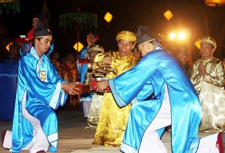 Trang nghiêm cảnh lính thị vệ canh giữ Đêm Hoàng Cung