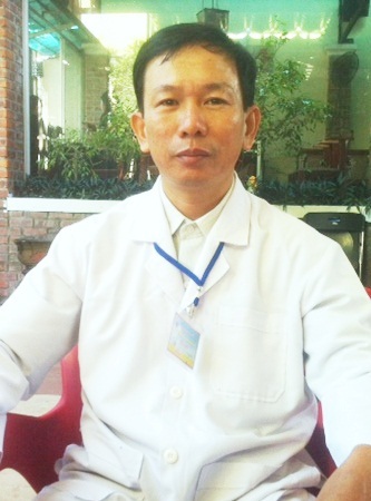 Y sĩ Lê Công Danh đã chữa trị thành công, lấy toàn bộ con sán khủng ra khỏi được bụng người bệnh