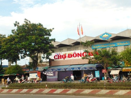 Nhiều tiểu thương ở khu chợ lâu đời Đông Ba - Huế do cả tin đã bị mắc bẫy lừa tiền của bà Trâm