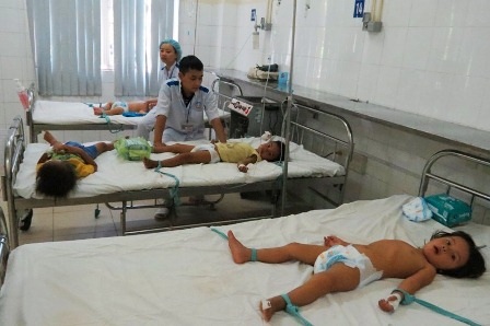 Các cháu nhỏ cũng bị nhập viện và đang được điều trị tích cực