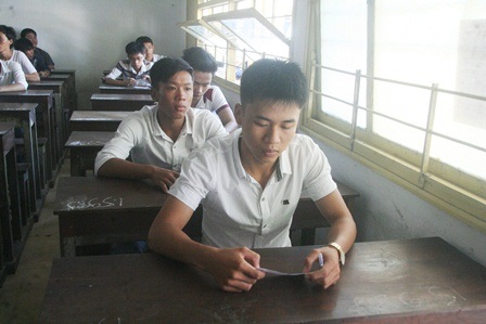 Nhiều thí sinh phải lăn dấu vân tay… nhận diện