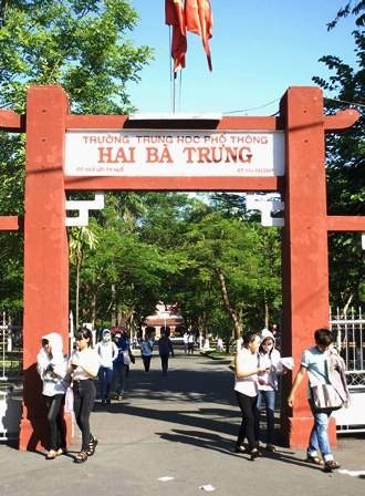 Thí sinh hoàn thành buổi thi môn Vật lý. (Ảnh: Anh Vũệt)