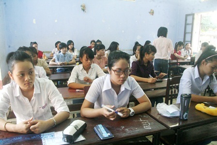 Chùm ảnh: Hồi hộp bước vào môn thi đầu tiên - 21 Mỗi người một tâm trạng