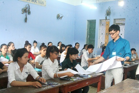 350 ngàn thí sinh hết cơ hội trúng tuyển vào các trường đại học - 1 Giám thị nghiêm trang làm phòng thi không một tiếng động