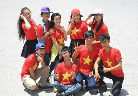 Bất ngờ với MV “Quê hương Việt Nam” phiên bản Huế - 4 Nhóm bạn trẻ này đã đem lại một làn gió mới trong phong cách làm MV trẻ trung và sáng tạo tại Huế