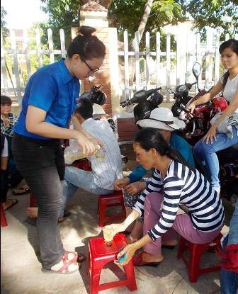 Điểm phục vụ trà đá miễn phí tại Trường An