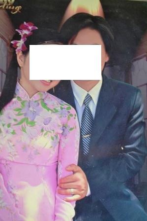 Cán bộ xã “tiếp tay” cho cô gái có 2 giấy đăng ký kết hôn - 3 Cặp đôi N.Đ.V và chị Văn Thị Bích Thảo chụp ảnh chung ngày cưới