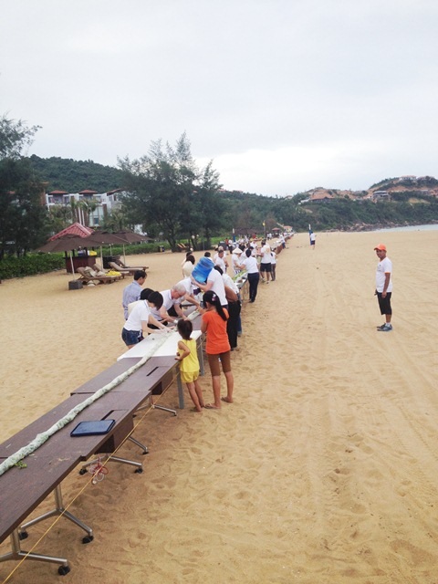 Chiếc nem cuốn kỷ lục dài hơn… nửa cây số - 6 Chiếc bánh nem cuốn kỷ lục đã hoàn thành