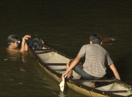 Không làm chủ tay lái, 1 sinh viên tử vong - 2 Thợ lặn tìm xác nạn nhân trong đêm tối