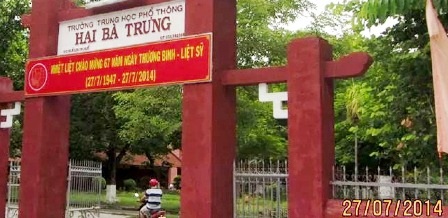Người dân bất bình vì trường học treo băng rôn phản cảm ngày Thương binh liệt sĩ