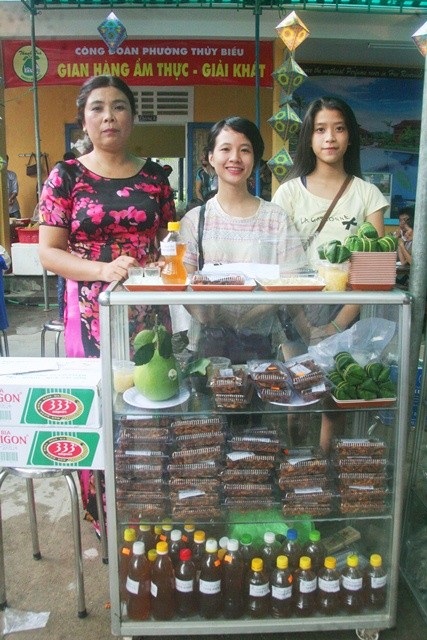 Độc đáo lễ hội trái thanh trà Huế - 13 3 mẹ con xinh đẹp người Huế bên những sản phẩm đa dạng, khéo léo tự làm ra từ trái thanh trà