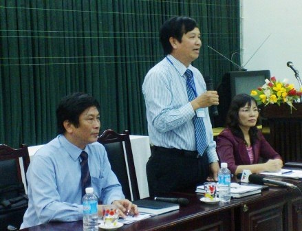 Thừa Thiên - Huế có Phó Chủ tịch UBND tỉnh mới - 1 Ông Nguyễn Dung (đứng) là Phó Chủ tịch UBND tỉnh Thừa Thiên - Huế mới nhiệm kỳ 2011-2016