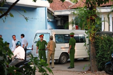 Công an đến khám nghiệm tử thi cụ ông 69 tuổi