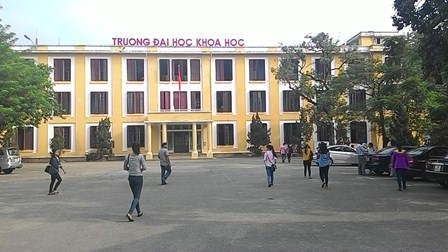 Nhiều nữ sinh Huế bị đâm bằng vật nhọn ngay trong trường - 2 Nhiều nữ sinh đã bị tấn công bằng vật nhọn gây thương tích ở trong Trường ĐH Khoa học