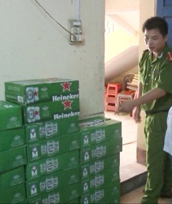 Bắt “siêu trộm” khoắng hàng chục thùng bia mỗi đêm - 2 69 thùng bia trộm trong 3 đêm của Minh được thu giữ