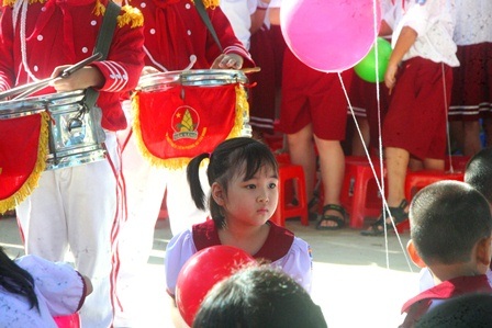 “Thiên thần nhỏ” bỡ ngỡ ngày khai trường - 5 Ngơ ngác.