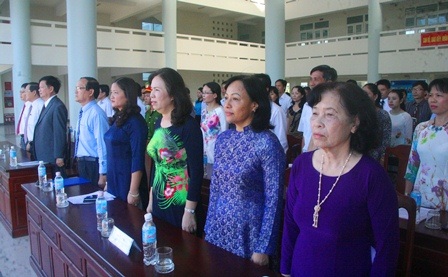 Thầy và trò trường Nguyễn Tri Phương nghiêm trang làm lễ chào cờ trong lễ khai giảng sáng 5/9