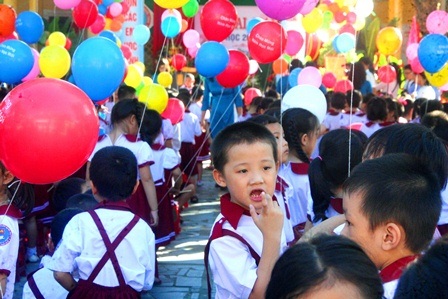 “Thiên thần nhỏ” bỡ ngỡ ngày khai trường - 4 Ngơ ngác.
