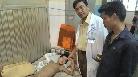 BS Khiêm động viên em Thạnh và gia đình