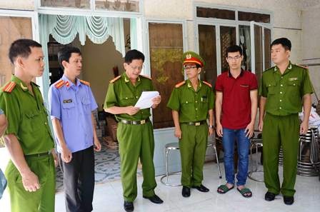 Đọc lệnh bắt giam 1 trong 6 đối tượng tiếp theo của đường dây cá độ qua mạng khủng tại Huế