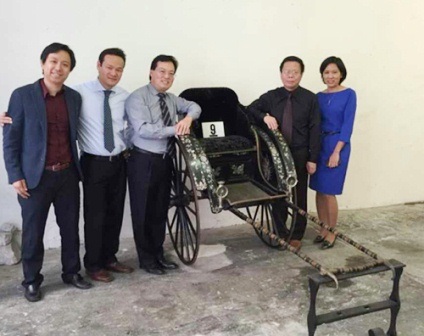 Chiếc xe kéo vua Thành Thái sắp được đưa từ Pháp về Việt Nam - 1 Chiếc xe kéo vua Thành Thái tại đại sứ Quán Việt Nam ở Pháp (ảnh: TS. Phan Thanh Hải cung cấp)
