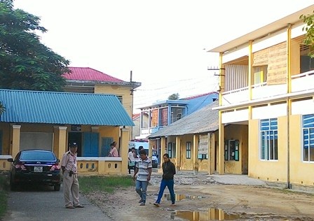 Vụ thai phụ tử vong vì chuyển viện chậm: Kíp trực không hề nghe xin chuyển viện - 2 Bảo vệ ngăn chặn không cho báo chí vào tiếp cận cuộc họp kín