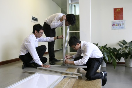 Một nhóm tác giả chuẩn bị trước khi vào dự thi