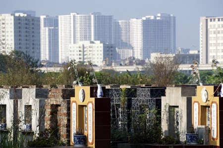 Những khu dân cư của người sống và người chết giữa thủ đô