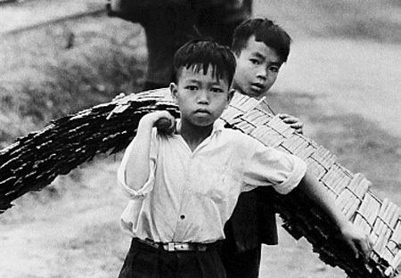 Học sinh xây dựng lại trường học (ảnh 