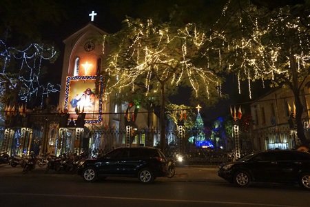 Toàn cảnh nhà thờ Hàm Long.