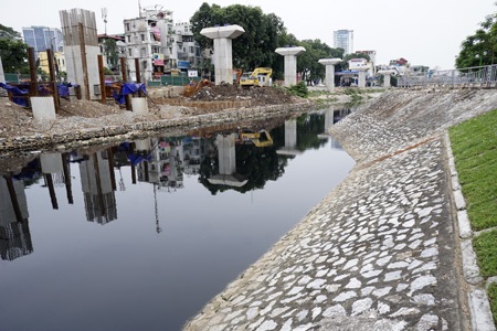 Đây là đoạn sông có nhiều khúc quanh khiến bề mặt lòng sông bị thu hẹp.