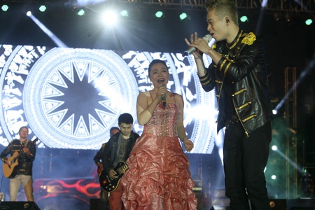 Đêm Cao Nguyên Đá có sự góp mặt của Trần Thu Hà, chị nói rằng đây là những người cháu của tôi.