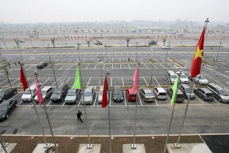 Nhà ga T2 Nội Bài mới và chuyến bay "mở hàng" - 10 Sân đỗ ô tô 40.000 m2.