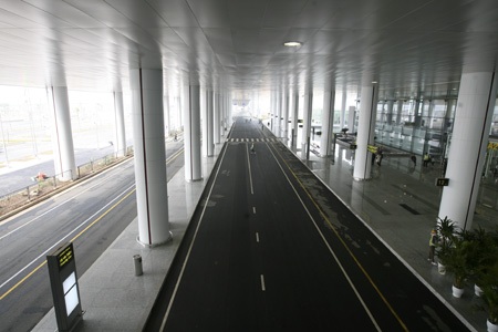 Nhà ga T2 Nội Bài mới và chuyến bay "mở hàng" - 12 Mặt phía trước của nhà ga T2 Nội Bài.
