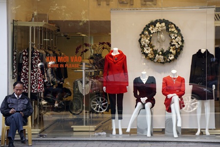 Cửa hàng thời trang mùa giáng sinh.