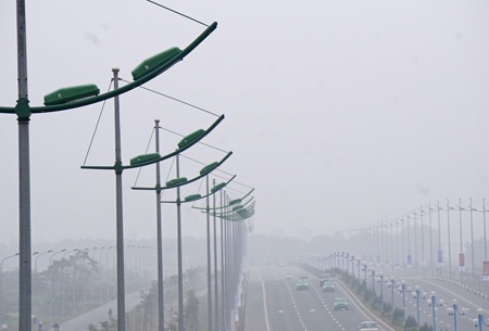 Đi trên con đường đẹp nhất thủ đô mang tên Đại tướng Võ Nguyên Giáp - 7 Hệ thống các cột đèn chiếu sáng trên suốt chiều dài đường.