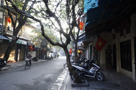 Tiết trời đẹp, nhiều cung bậc cảm xúc trong ngày đầu năm 2015 - 5 Khu phố cổ vắng vẻ.