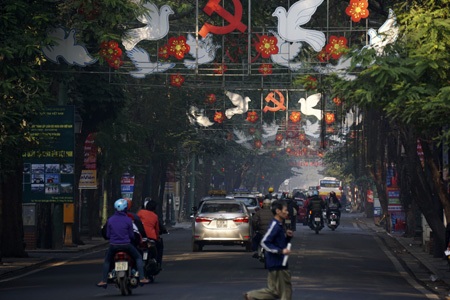 Tiết trời đẹp, nhiều cung bậc cảm xúc trong ngày đầu năm 2015 - 11 Phố Tràng Thi lúc 9 giờ.