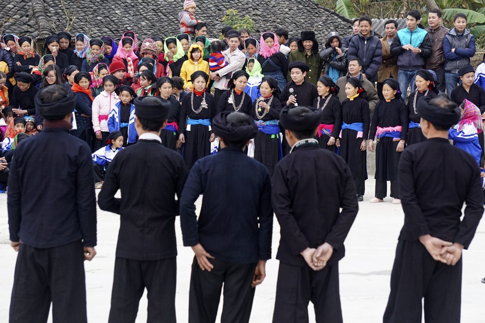 Màn đánh chiêng trống của Mổ Cóc sau khi kết thúc cúng lễ với 2 chiêng 2 trống.