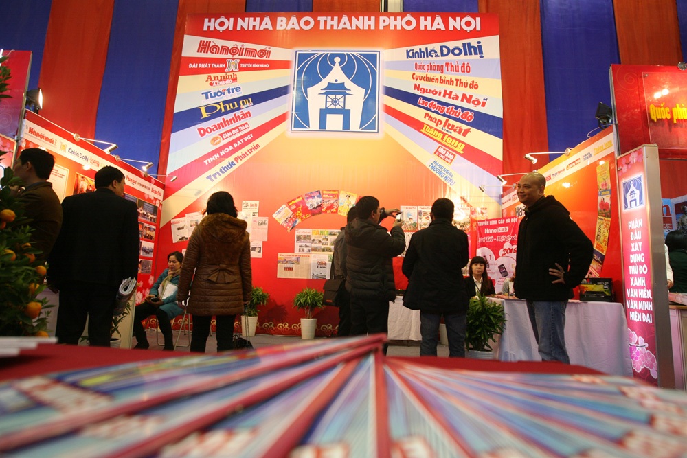 Gian báo Xuân trưng bày các sản phẩm báo chí của Hội Nhà báo thành phố hà Nội.