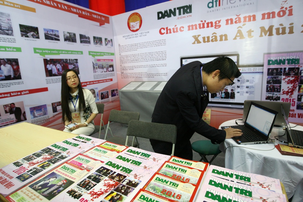 Gian trưng bày sản phẩm của báo Điện tử Dân trí.