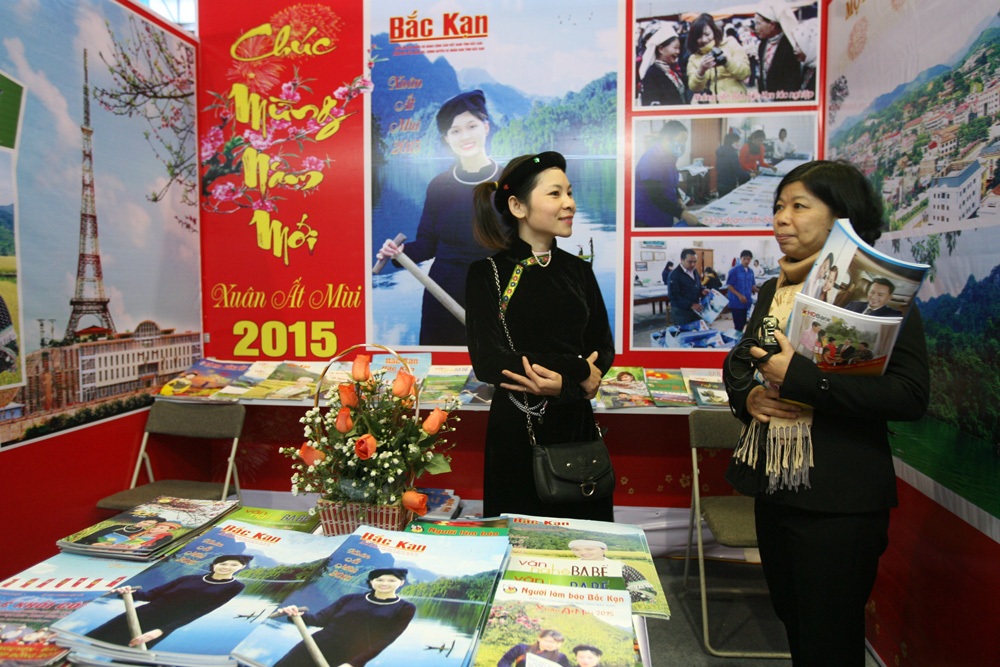 Hội báo Xuân luôn là dịp gặp gỡ của các nhà báo từ mọi miền đất nước.