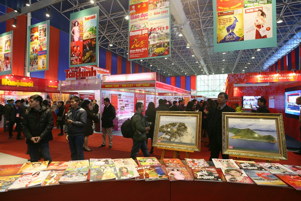 Đây cũng là nơi thu hút mọi tầng lớp nhân dân đến với các sản phẩm báo Xuân, báo Tết truyền thống.