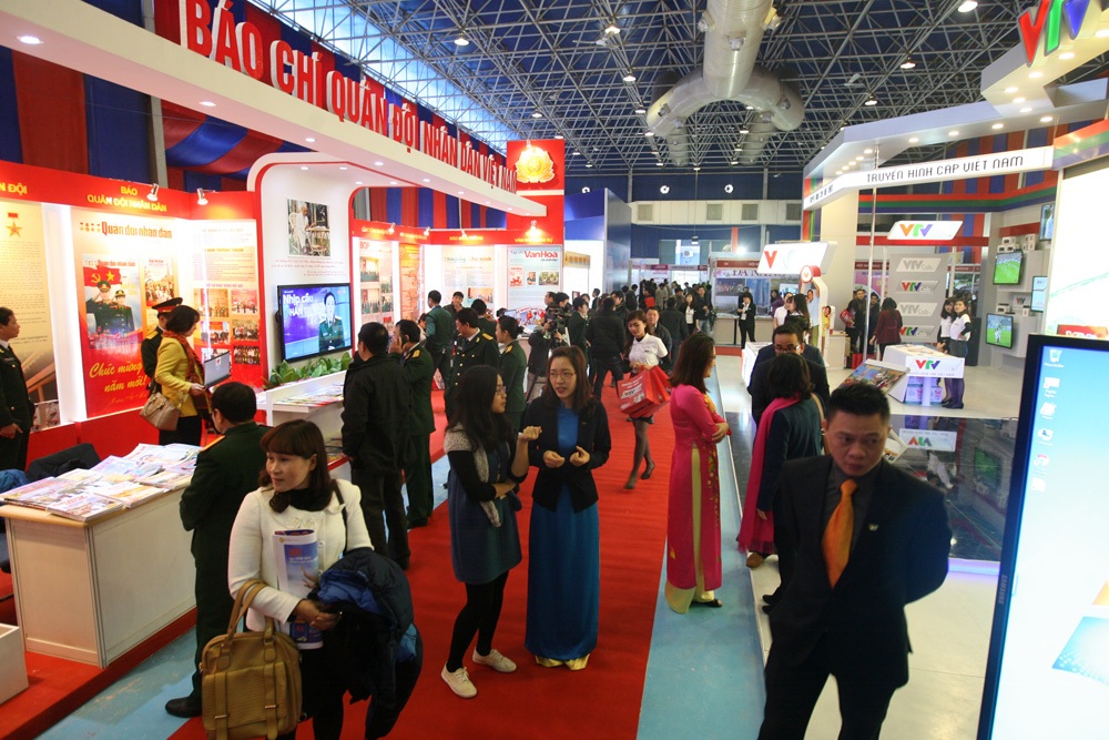 Đây cũng là nơi thu hút mọi tầng lớp nhân dân đến với các sản phẩm báo Xuân, báo Tết truyền thống.