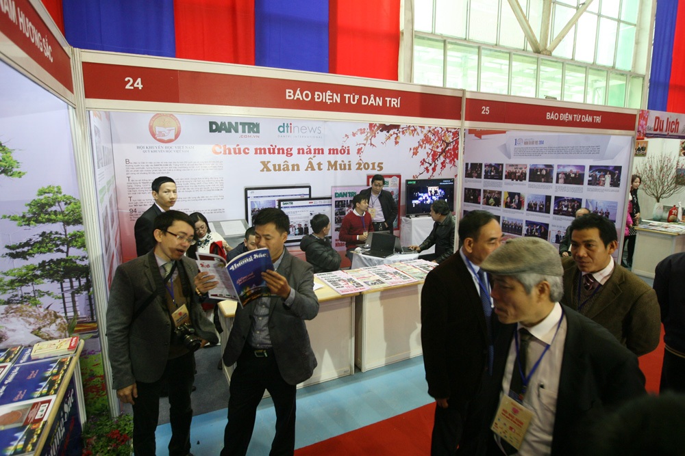 Đây cũng là nơi thu hút mọi tầng lớp nhân dân đến với các sản phẩm báo Xuân, báo Tết truyền thống.