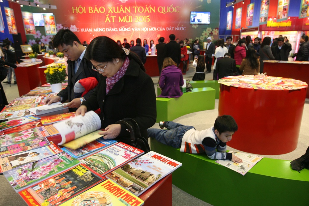 Gian báo Xuân trưng bày các sản phẩm báo chí của Hội Nhà báo thành phố hà Nội.