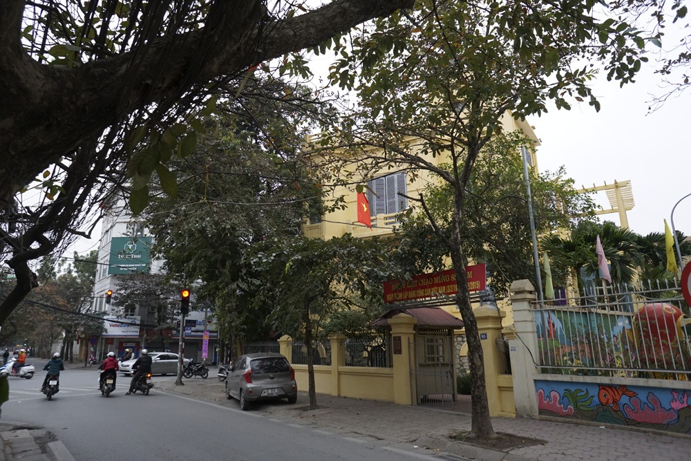 Hà Nội đỏ rực cờ hoa mừng Đảng mừng xuân - 10 Những lá cờ Tổ quốc trên đường phố thủ đô.