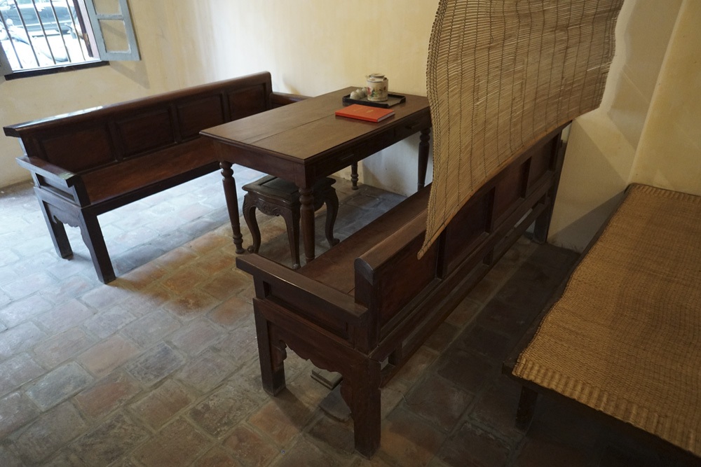 Hà Nội đỏ rực cờ hoa mừng Đảng mừng xuân - 14 Bàn hội họp giản dị trong ngôi nhà 5D phố Hàm Long.